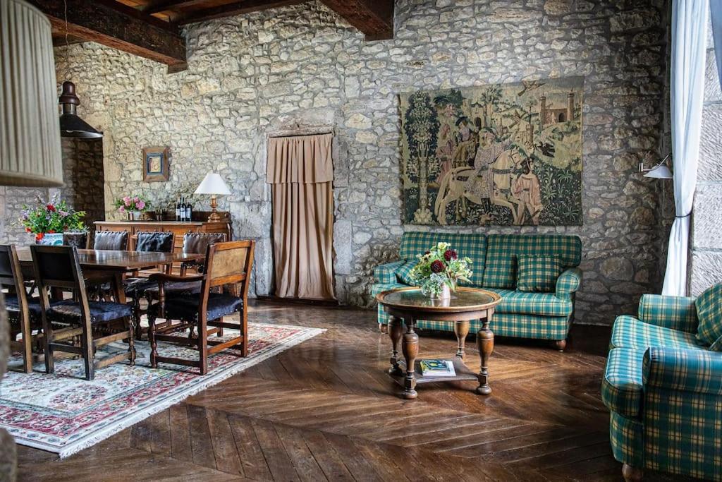 Chateau Barayre - Beautiful 12Th Century Castle With Pool And Large Garden Laussou Buitenkant foto
